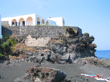 Holiday Apartment in STROMBOLI (Messina) or holiday homes and vacation rentals