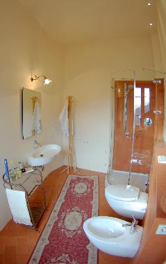 ABSIDE south bathroom