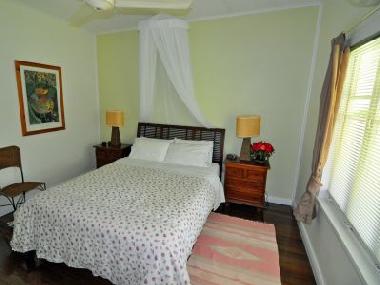 Master Bedroom (Queen Bed)