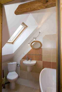 One of the bathrooms with tub