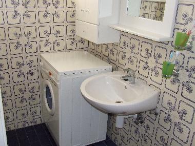 bathroom -apartment2