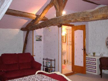 La Petite Maison characterful bedroom with en-suite, cosy couch, tv and a great view!