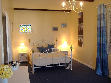 Les Lauriers spacious bright bedroom, a double bed and a single bed settee, ideal for couples or two