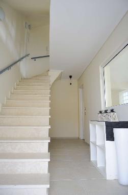 Entrance foyer and daybed for extra guests