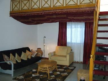 Oriental sitting room with reading chair- and light, TV + Wifi