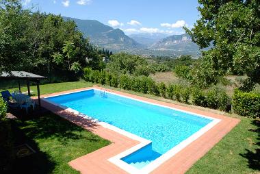 Villa in San Valentino in A.C. (Pescara) or holiday homes and vacation rentals