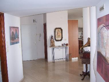 Entrance hall with living area to the right
