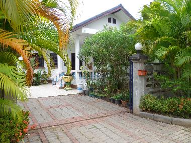 Front entrance at the gate