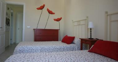 Second bedroom with twins