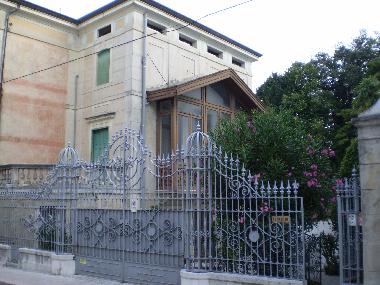 entrance-gate from the street