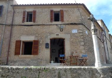 Holiday House in Pollena (Mallorca) or holiday homes and vacation rentals