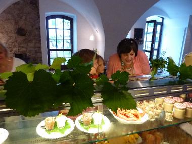 wine restaurant, 5 days/month open