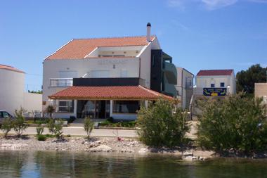 Bed and Breakfast in Betina (Sibensko-Kninska) or holiday homes and vacation rentals