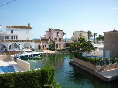 Holiday House in Empuriabrava (Girona) or holiday homes and vacation rentals