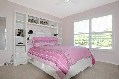 guest bedroom with queen-size bed