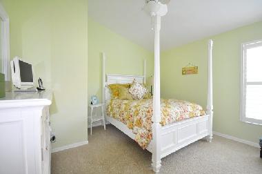 guest bedroom with queen-size bed