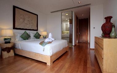 3rd bedroom with queen size bed