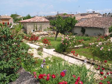 Holiday House in Gensac (Gironde) or holiday homes and vacation rentals