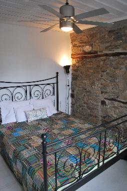 Room with double bed in upper floor