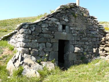 Holiday House in YTRAC (Cantal) or holiday homes and vacation rentals