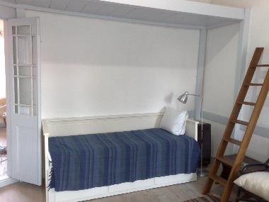 Bed/sofa in gallery room