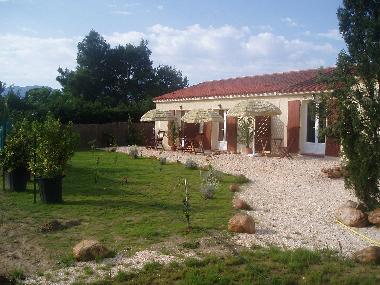 Bed and Breakfast in Ortaffa (Pyr�n�es-Orientales) or holiday homes and vacation rentals