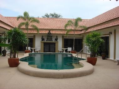 Bed and Breakfast in bang saray(sattahip) (Chon Buri) or holiday homes and vacation rentals