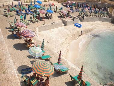 Beach 100 metres away