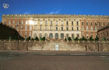 The royal Castle- 10 min  walking distance