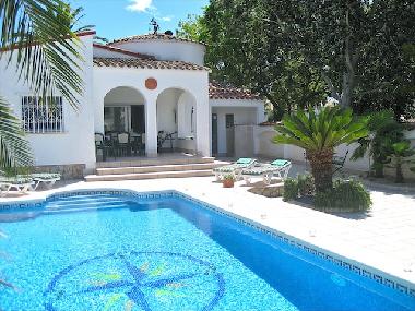 Villa in Empuriabrava (Girona) or holiday homes and vacation rentals