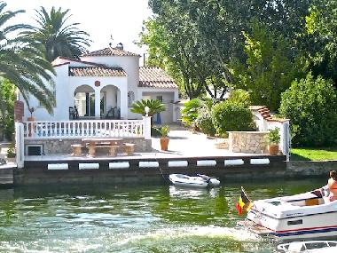 Villa in Empuriabrava (Girona) or holiday homes and vacation rentals