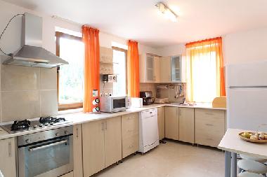 Fully equipped kitchen, including dishwasher
