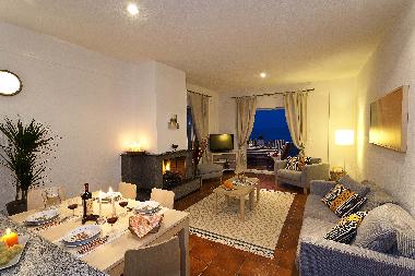 Living room with fireplace 