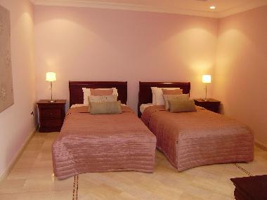 Holiday House in Frond F (Dubayy) or holiday homes and vacation rentals