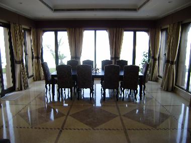 Holiday House in Frond F (Dubayy) or holiday homes and vacation rentals