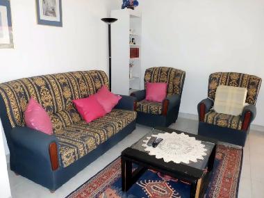 small living room with satellite tv and musc