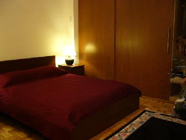 apt 2 with one queen bed in one bedroom