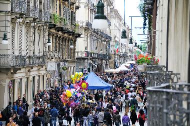 Via Garibaldi, shopping street