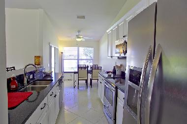 KITCHEN  - GRANIT - STAINLESS APPLIANCES