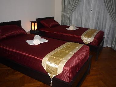 Twin bedroom with balcony