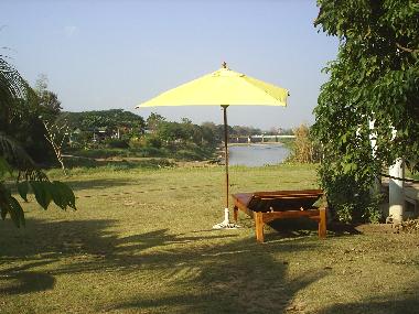 RELAX IN THE TROPICAL GARDEN