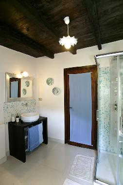 Bed and Breakfast in TOSCOLANO MADERNO (Brescia) or holiday homes and vacation rentals