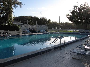 Pool, clubhouse & tennis courts