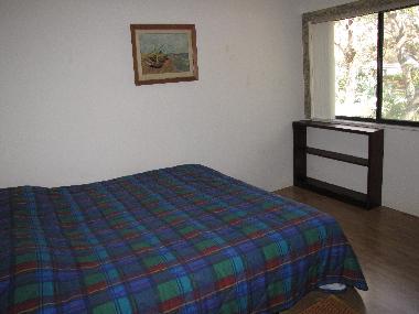 Side bedroom wtih kingsize bed (transformable into 2 twin)