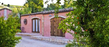 Pink cottage sleeps 4-5 guests , with air conditioning and a fully fitted kitchen