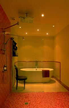 En-suite bathroom to Le Baroque