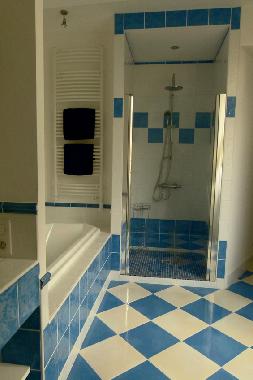 En-suite bathroom to L Air Marin