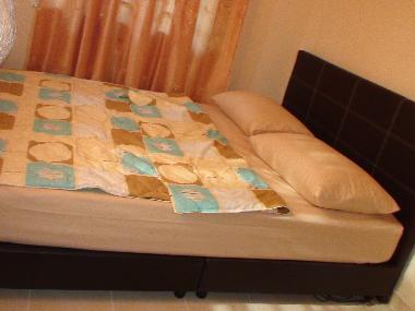 third bedroom with ceiling fan