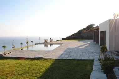 View of pool and garden 