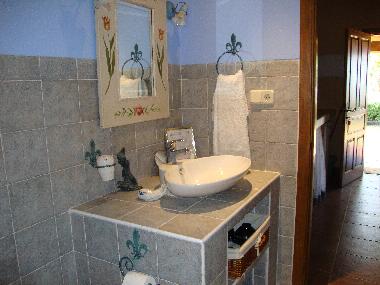 Holiday House in CANDELEDA-EL RASO (vila) or holiday homes and vacation rentals